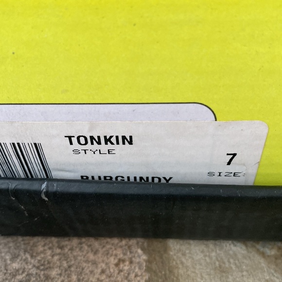 NIB Sherpa lined burgundy suede Tonkin winter boots by Very Volatile lace up 7 - Picture 3 of 5